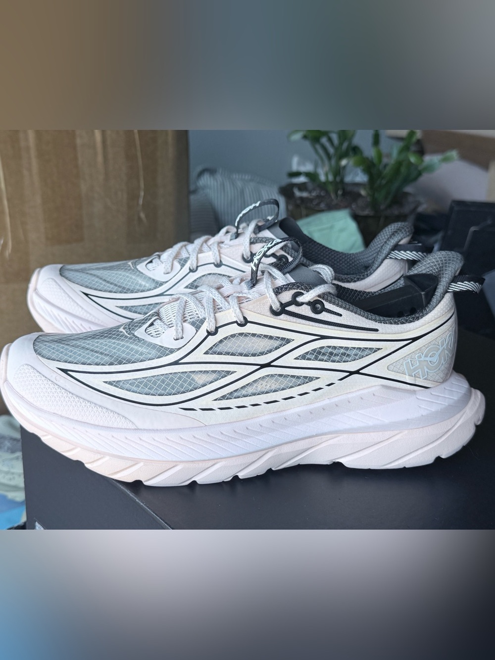HOKA Mach Remastered